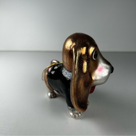 Basset Hound Dog in a suit Blown Glass W/ glitter Christmas Ornament - Picture 4 of 10